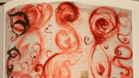 Margita Titlová-Ylovsky - Stéla VI., 1988, plátkové zlato, hlína, rtěnka, papír, 370 x 210 cm